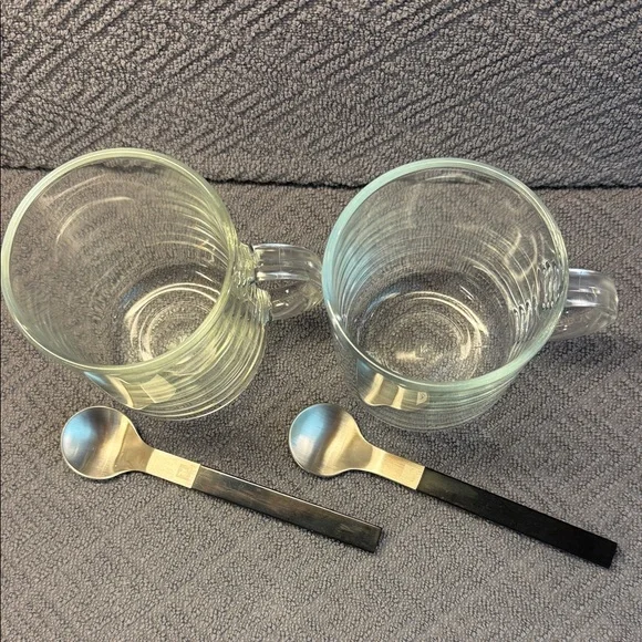 Nespresso Vertuo Coffee Mugs, Medium - Set of 2, with spoons (Glass) - Picture 4 of 5